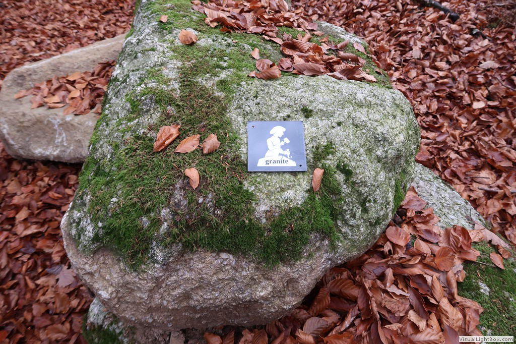 un rocher de granit